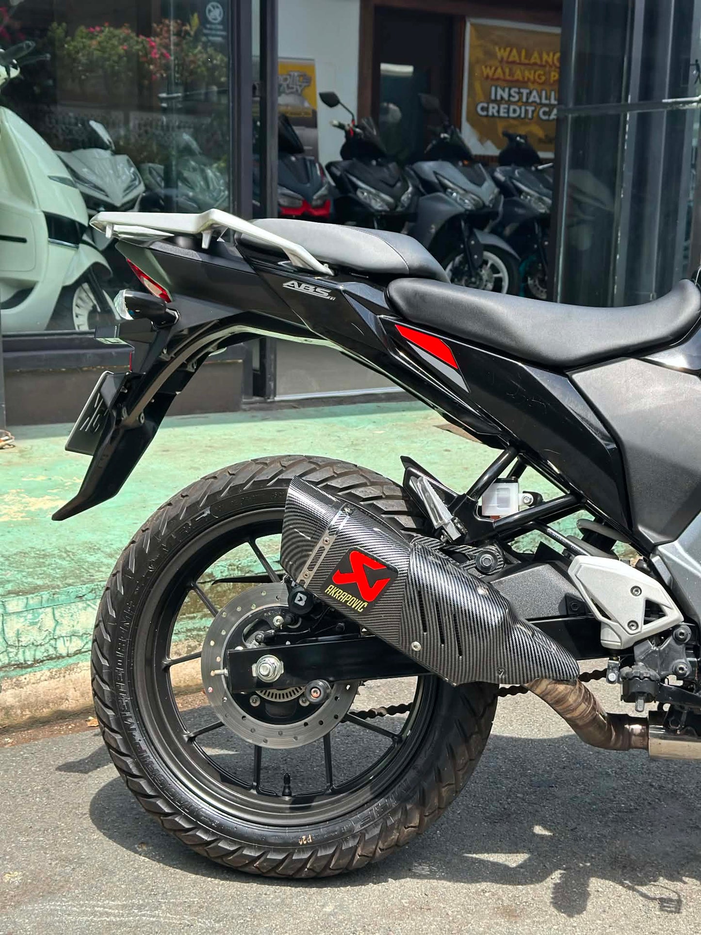 SUZUKI VSTROM SX250 (BLACK)