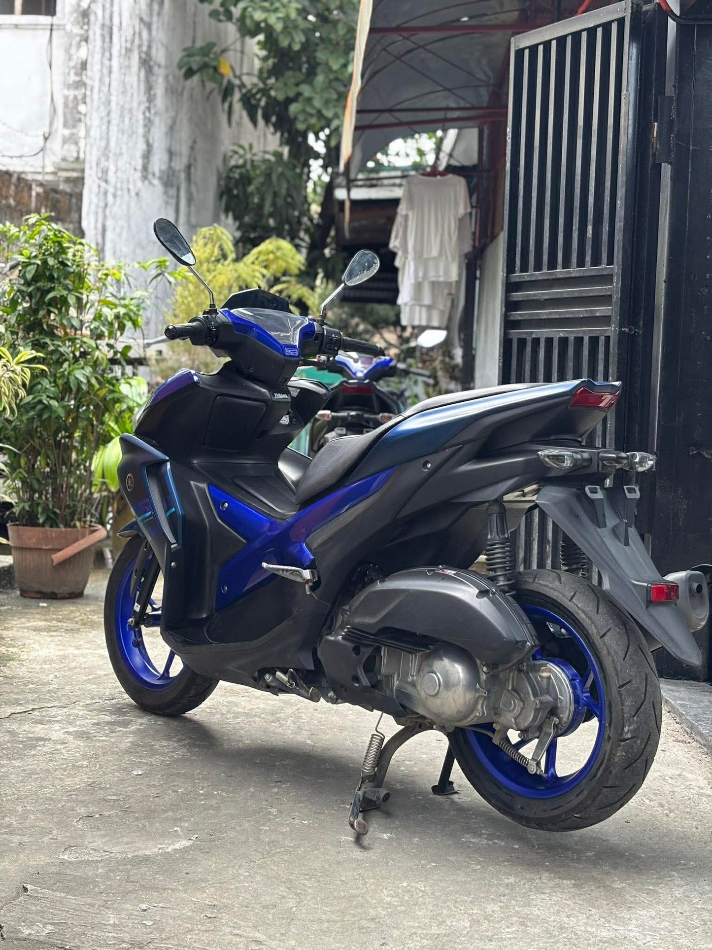 YAMAHA AEROX V2 BLUE