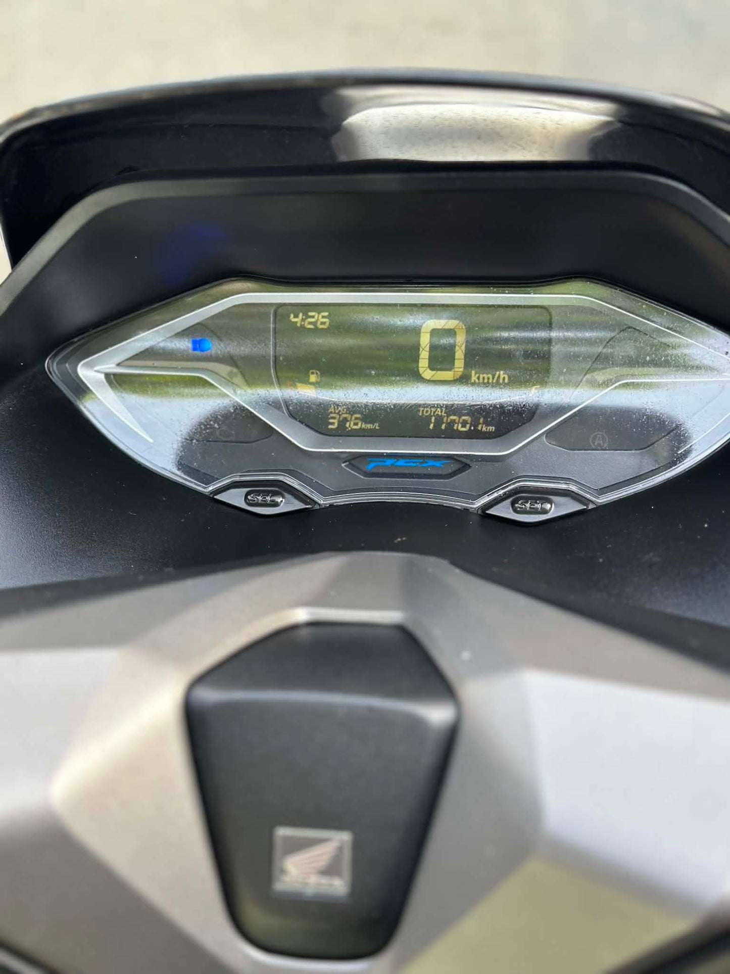 HONDA PCX V2 (WHITE)