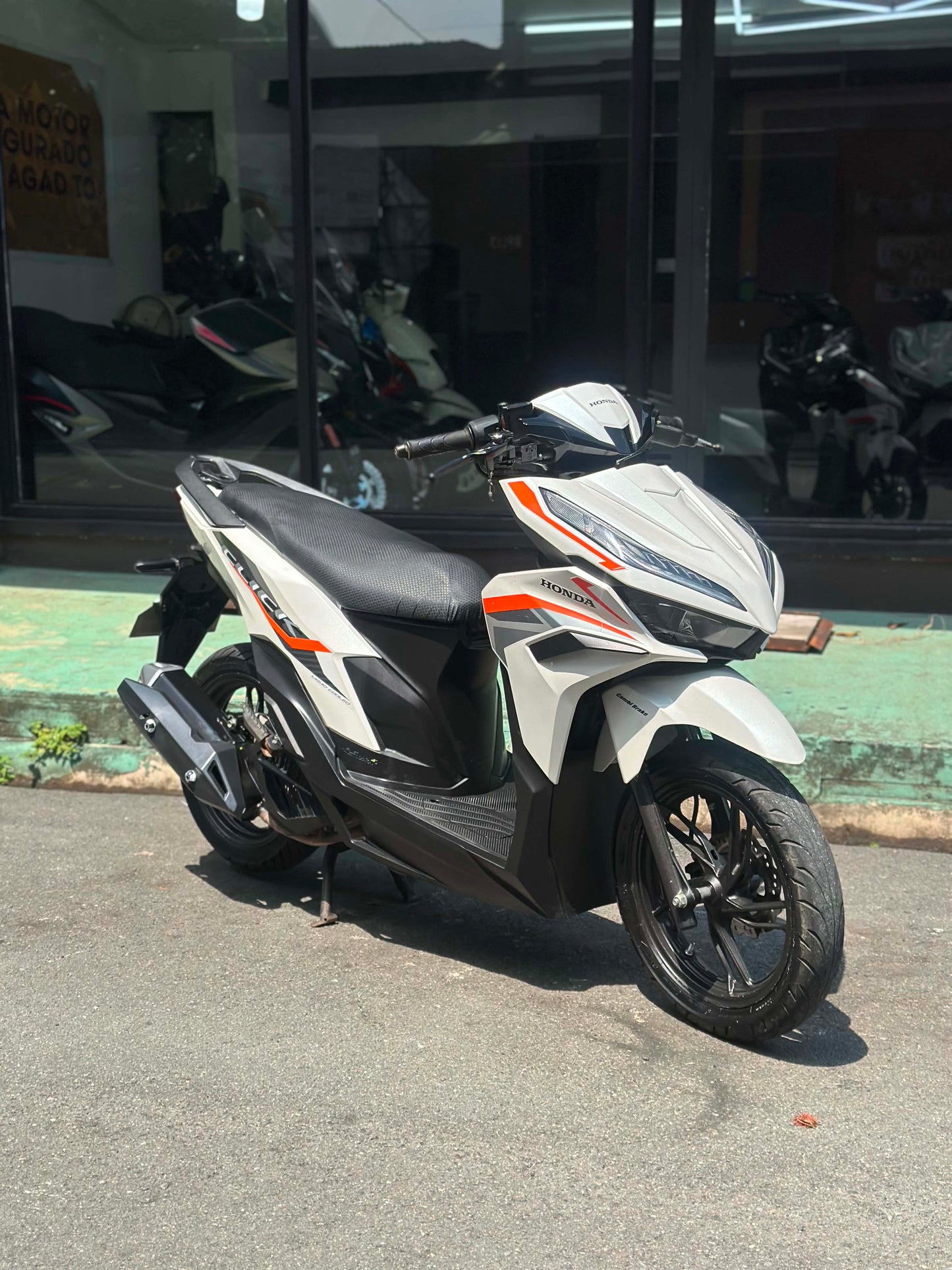 HONDA CLICK V3 (WHITE)