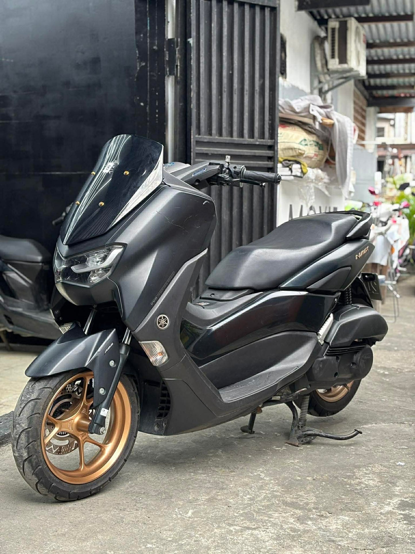 YAMAHA NMAX V2 {BLACK}