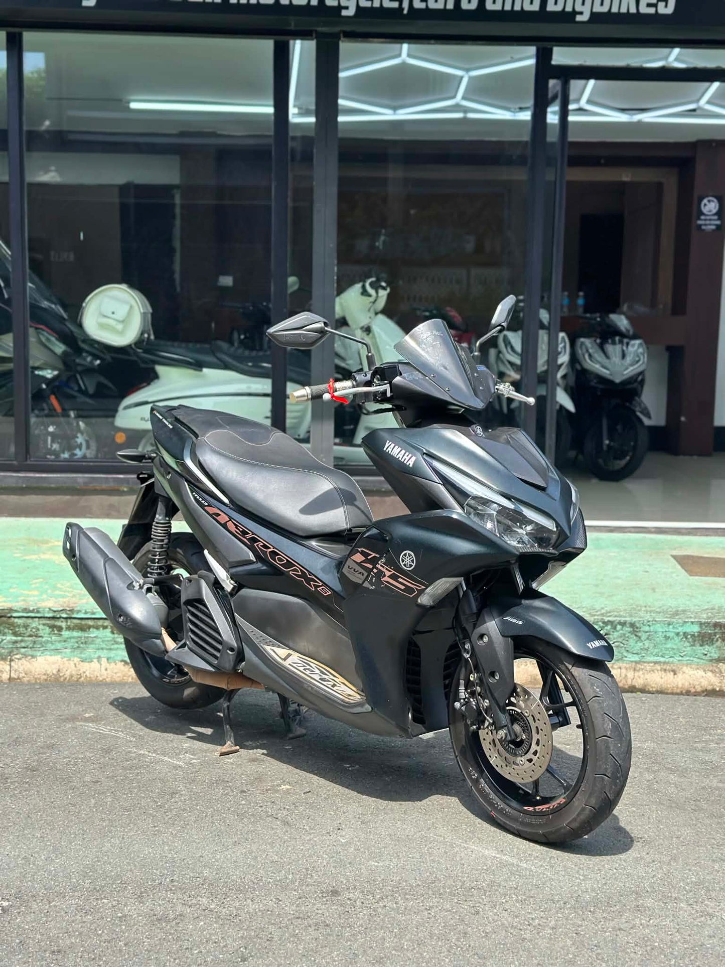 YAMAHA AEROX V2 (BLACK)