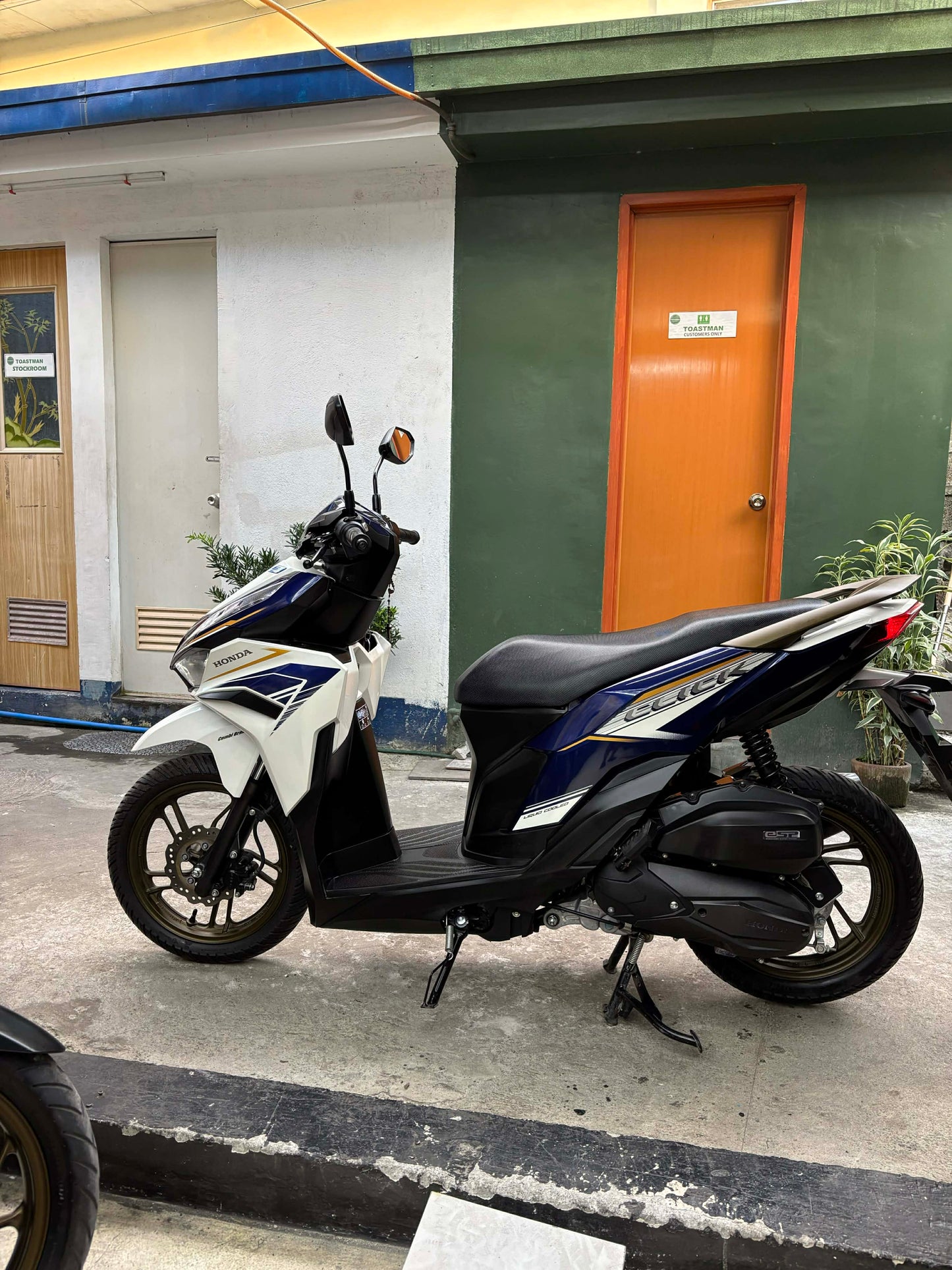 HONDA CLICK (WHITE BLUE)