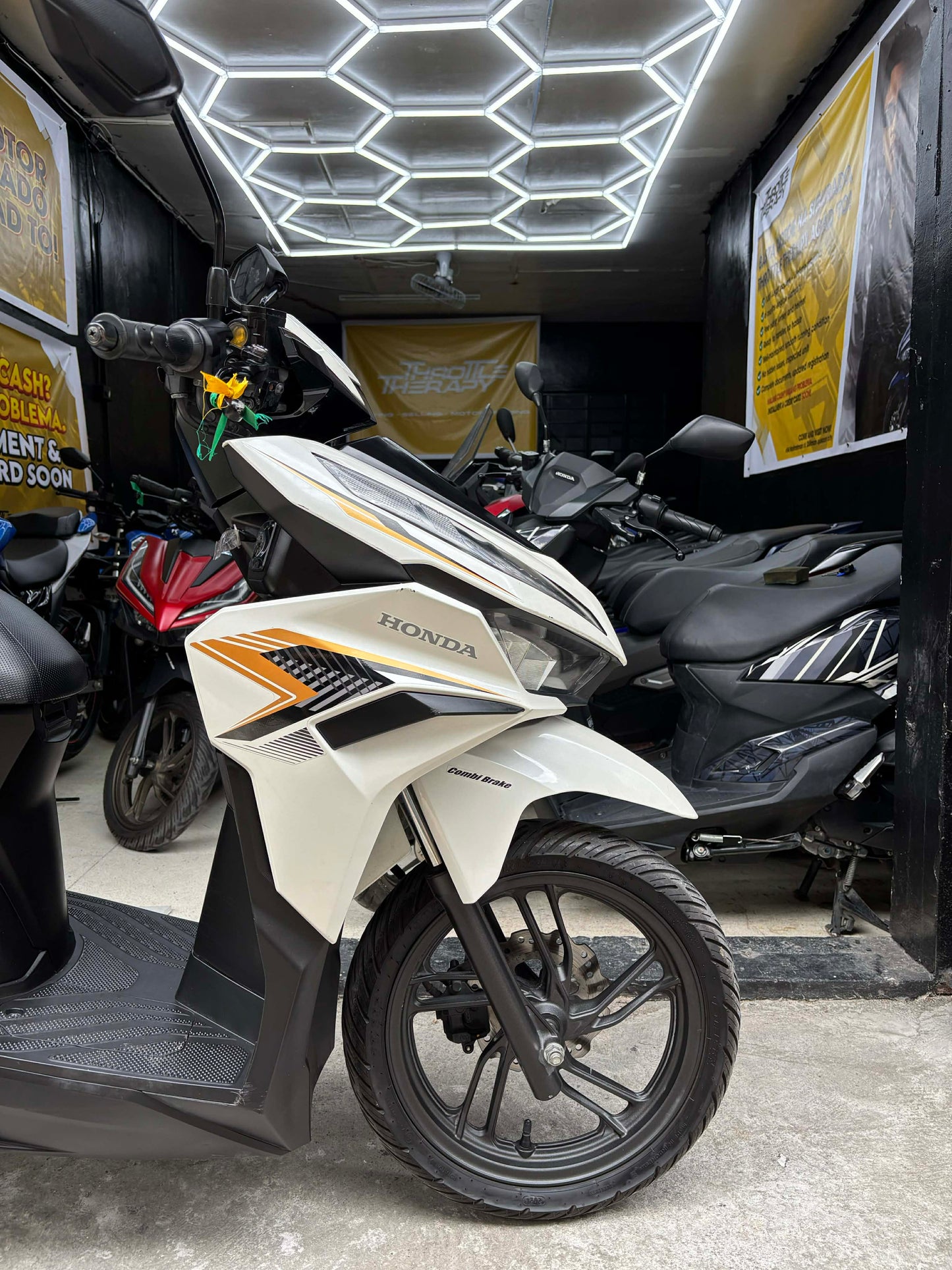 HONDA CLICK V3 (WHITE)