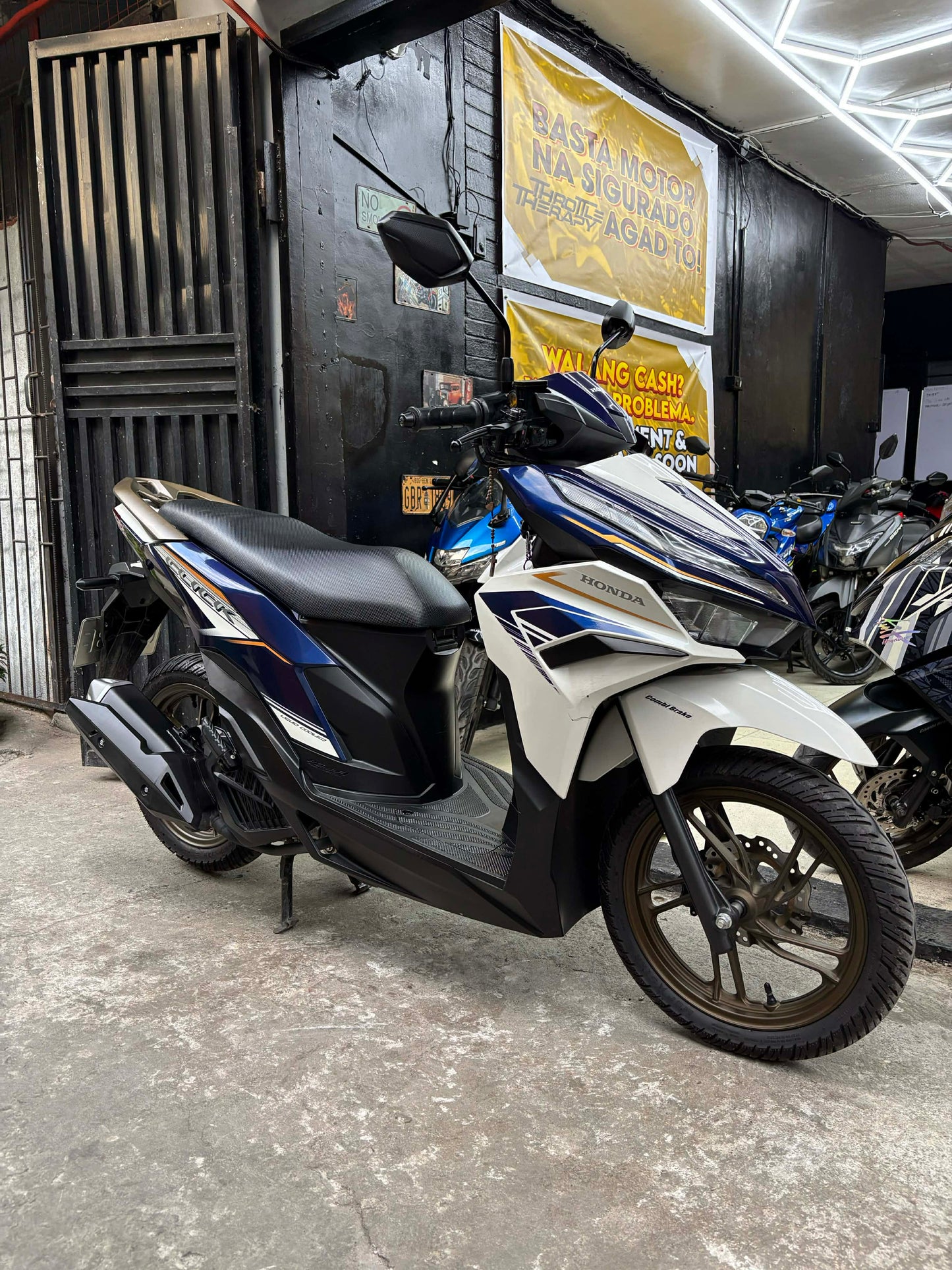 HONDA CLICK (WHITE BLUE)