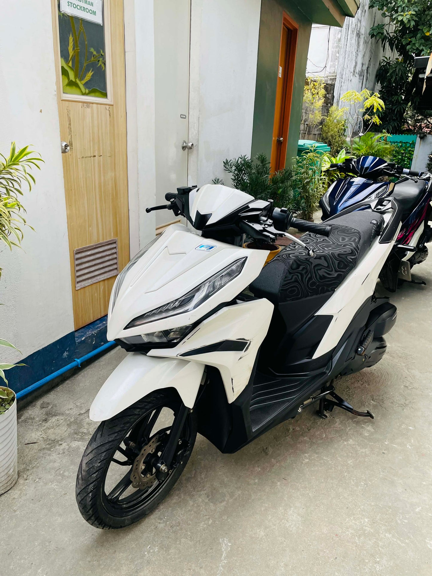 HONDA CLICK V3 (WHITE)