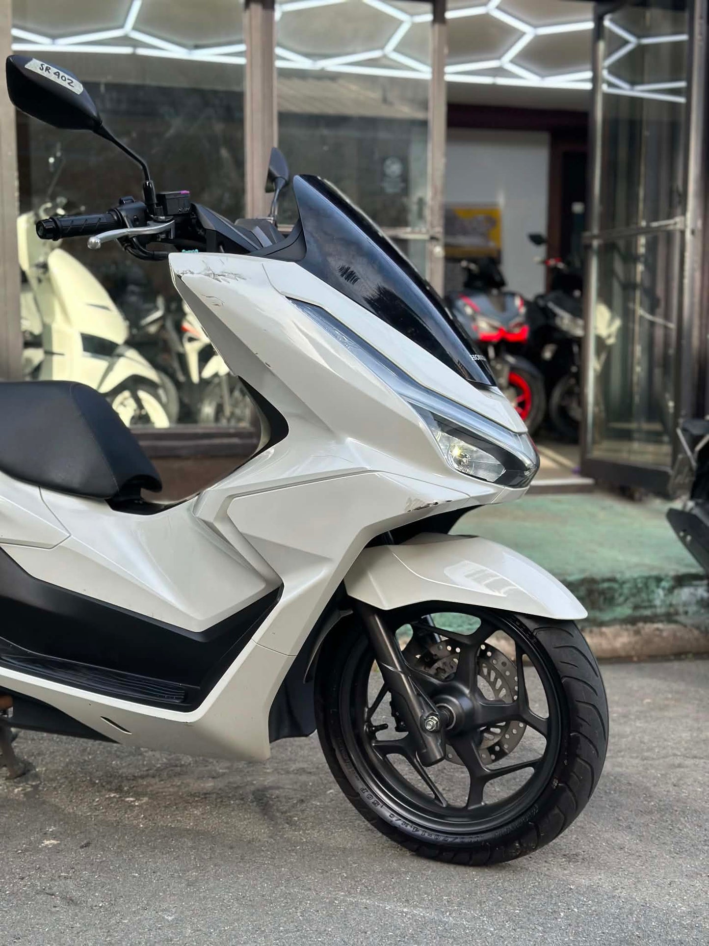 HONDA PCX V2 (WHITE)