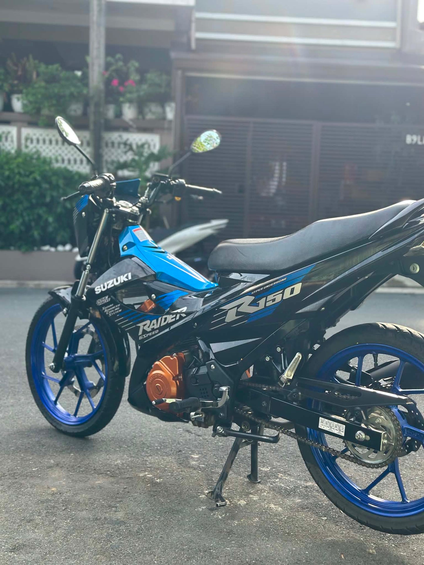 SUZUKI RAIDER CARB (BLUE)